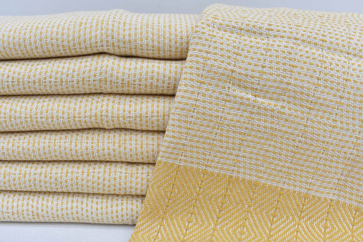 Face Towel Lines Mustard - 90cm x 50 CM - LUMINA ELIGMA HOME