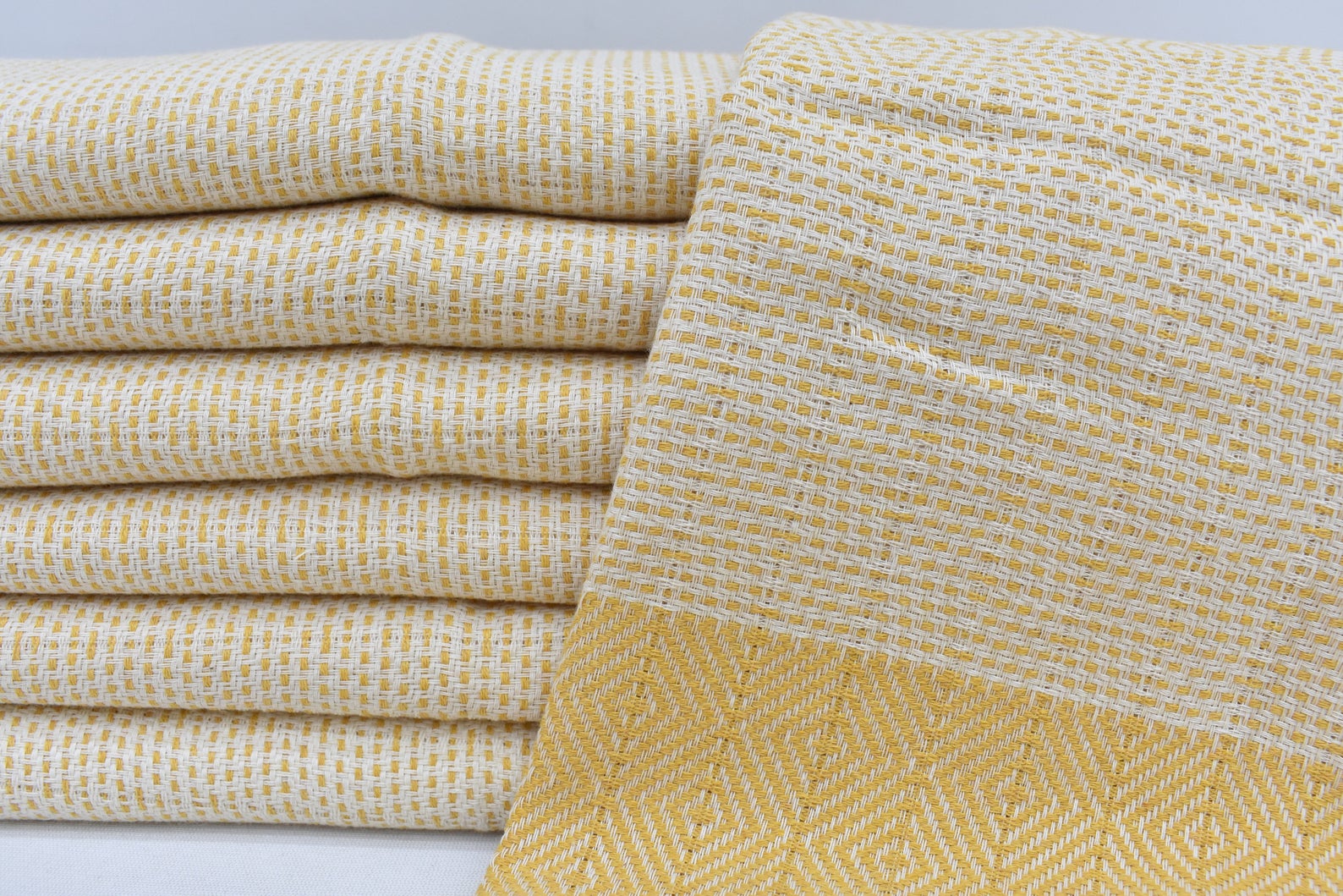 Face Towel Lines Mustard - 90cm x 50 CM - LUMINA ELIGMA HOME