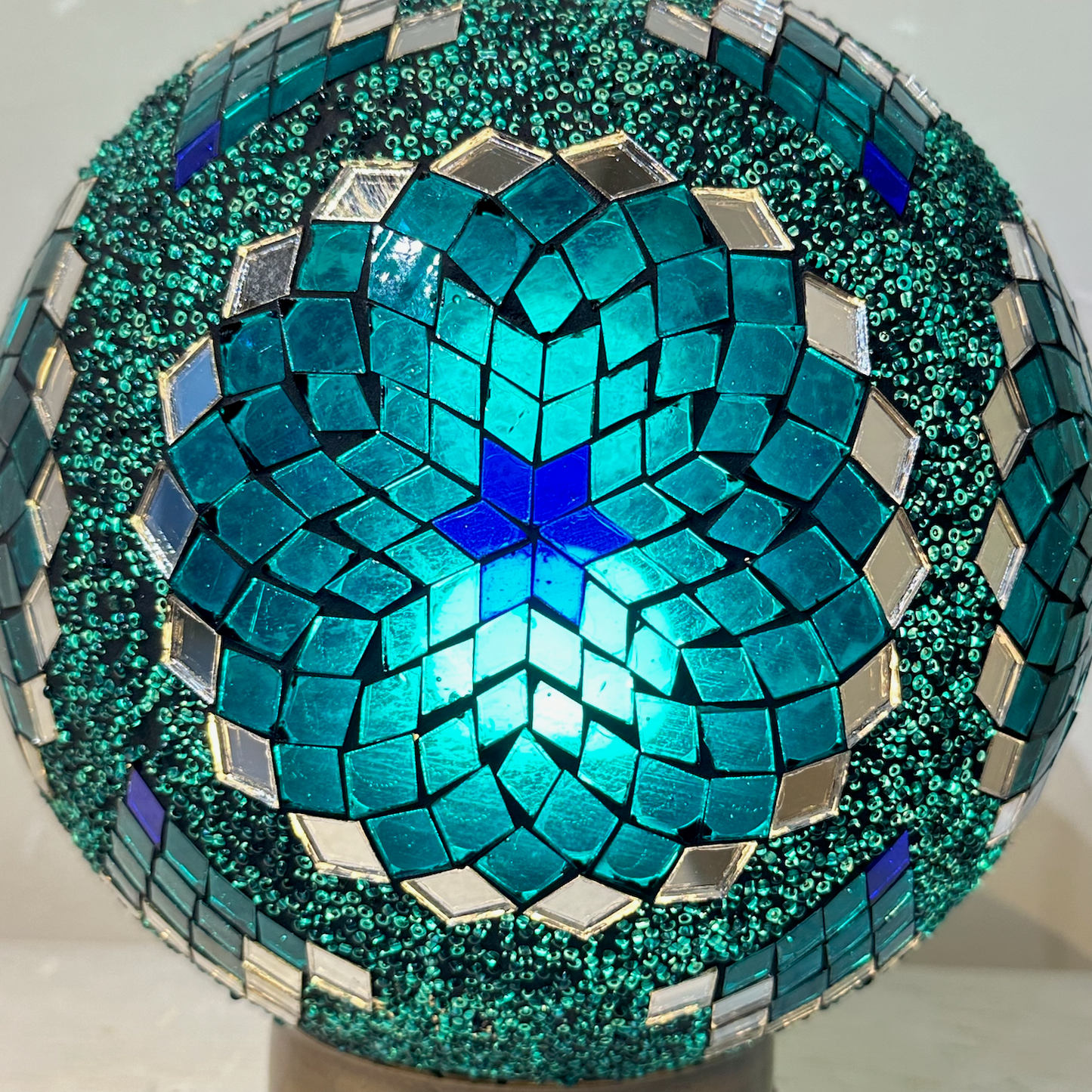 Mosaic Globe Table Lamp - 25 CM - E